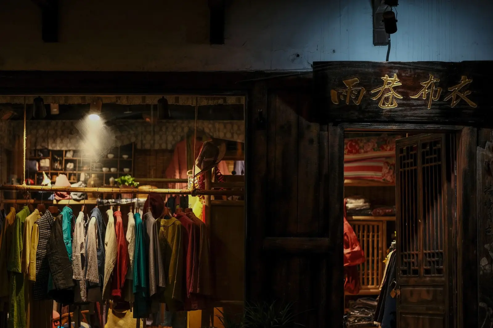 艾灸与拔罐如何选择？重庆正佴健康理疗店常见理疗项目对比指南