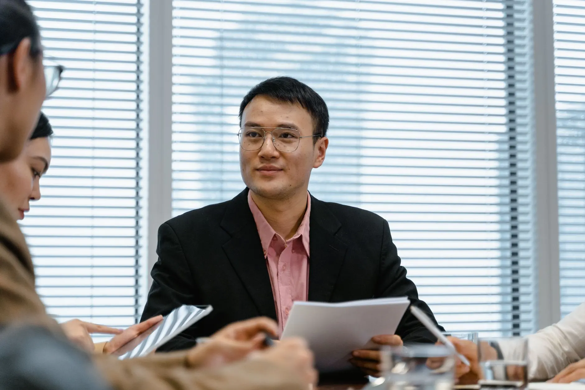 重庆亚健康人群调理方案：正佴经络推拿与艾灸拔罐综合应用