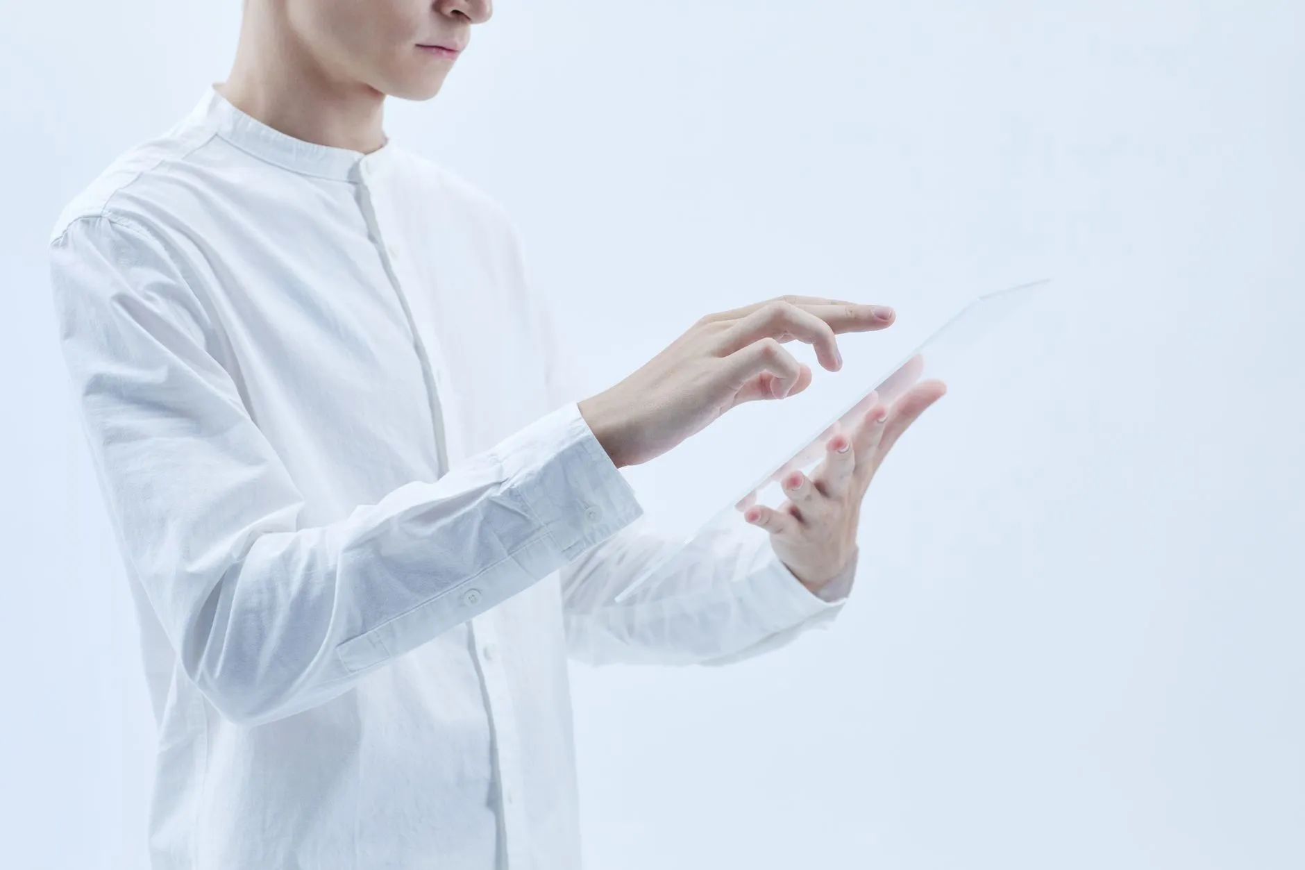 重庆亚健康人群经络调理方案：推拿与艾灸的协同应用解析