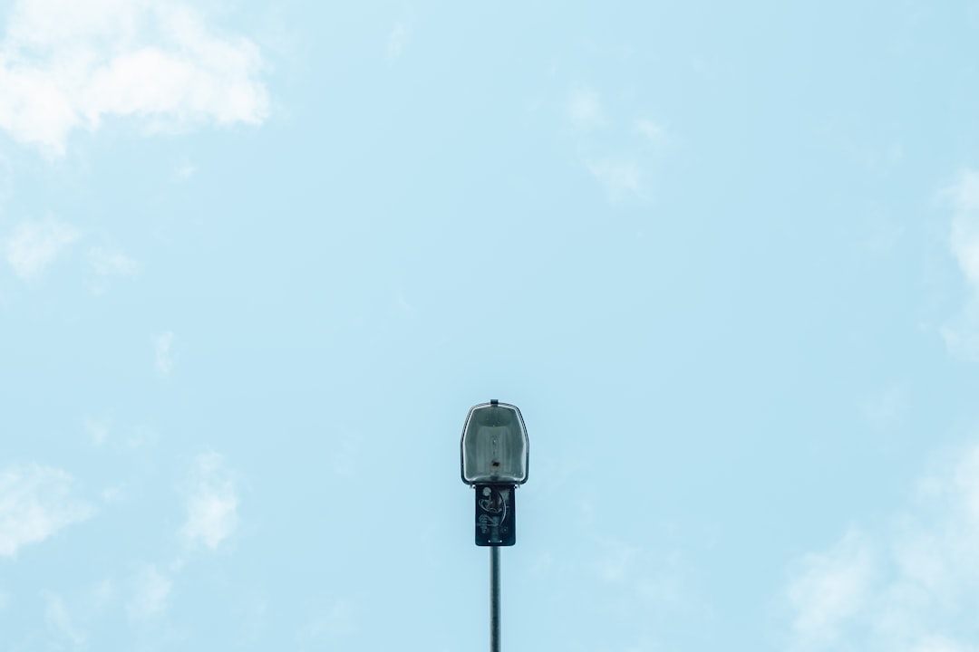 夏季养生：拔罐与经络调理技术在缓解暑湿症状中的技术解析